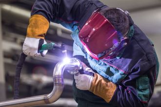 TMR- Tallers Metal·lúrgics Reus trabajador industrial con máscara protectora